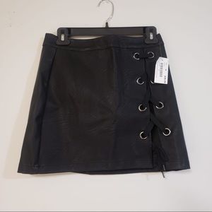NWT Signature 8 mini skirt